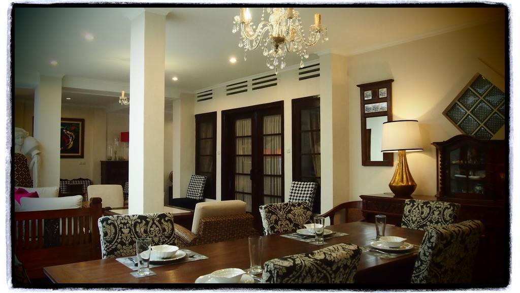 Ciwulan 36 Guest House Bandung Eksteriør billede