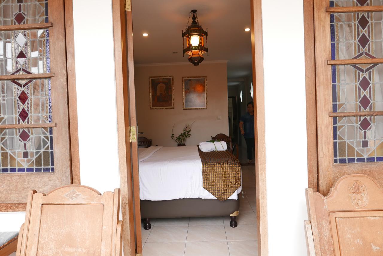 Ciwulan 36 Guest House Bandung Eksteriør billede