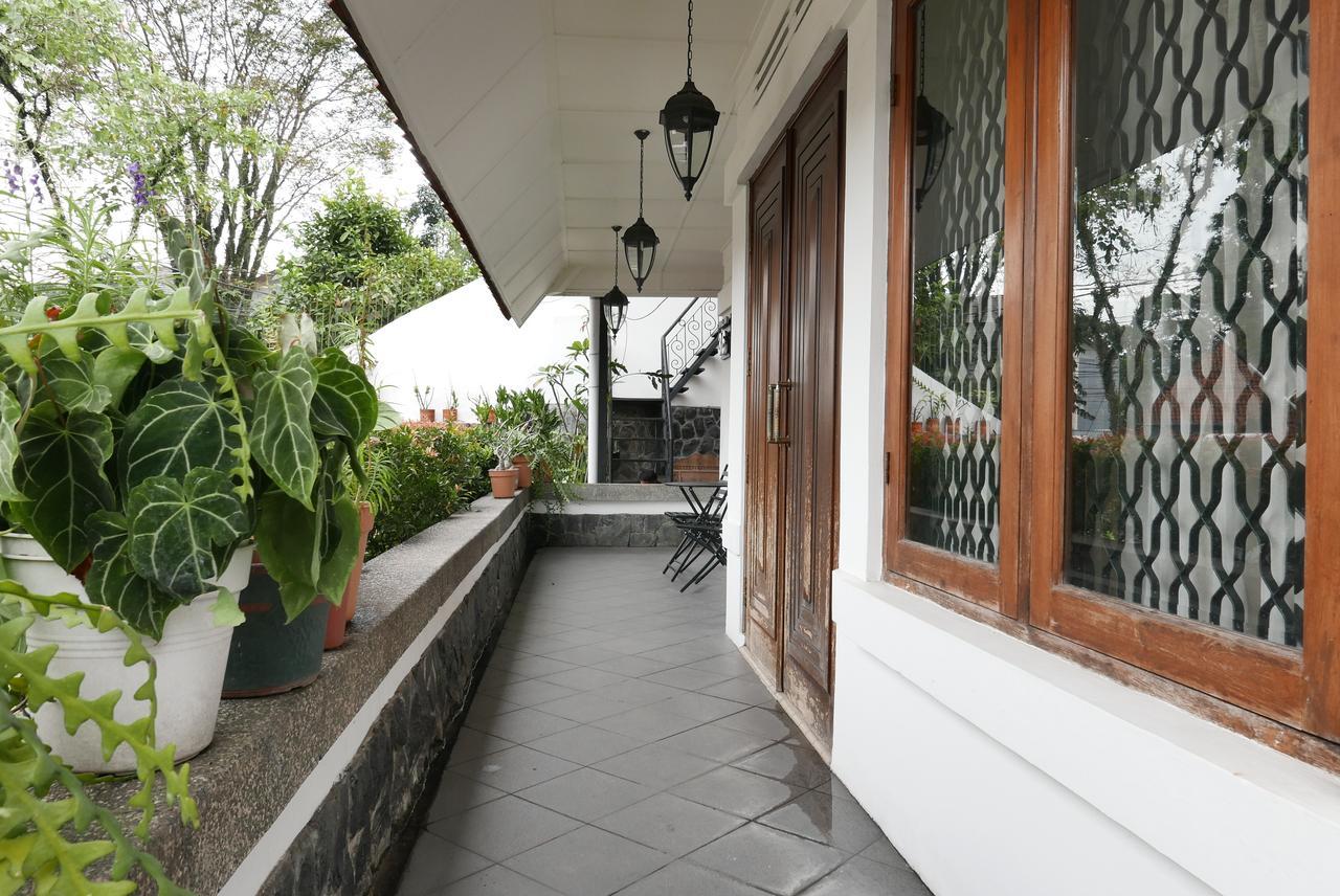 Ciwulan 36 Guest House Bandung Eksteriør billede